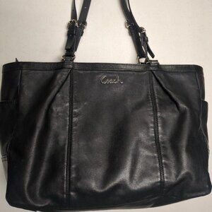 black soft leather Coach shoulder handbag/purse handles zip-close great cond